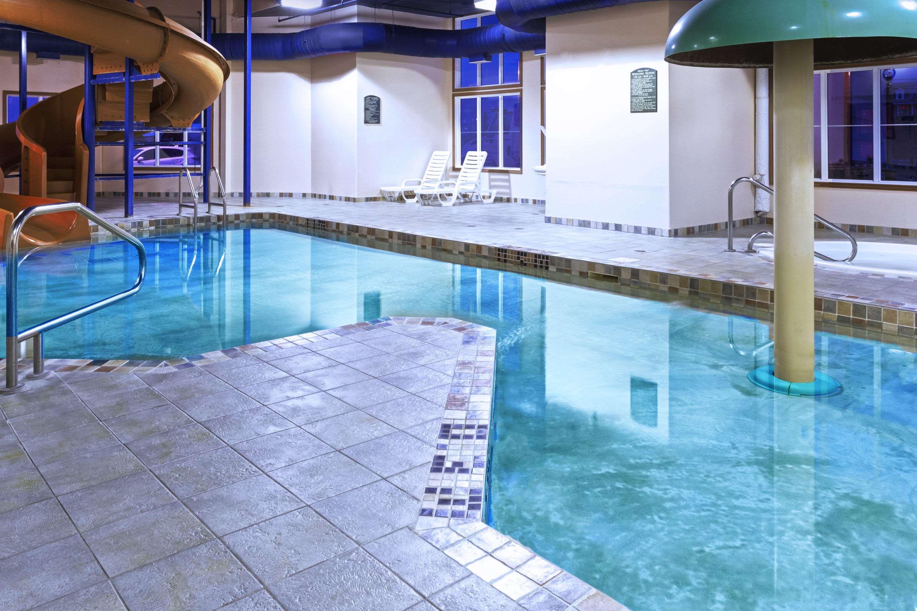 Hotel Super 8 By Wyndham Caraquet Exterior foto