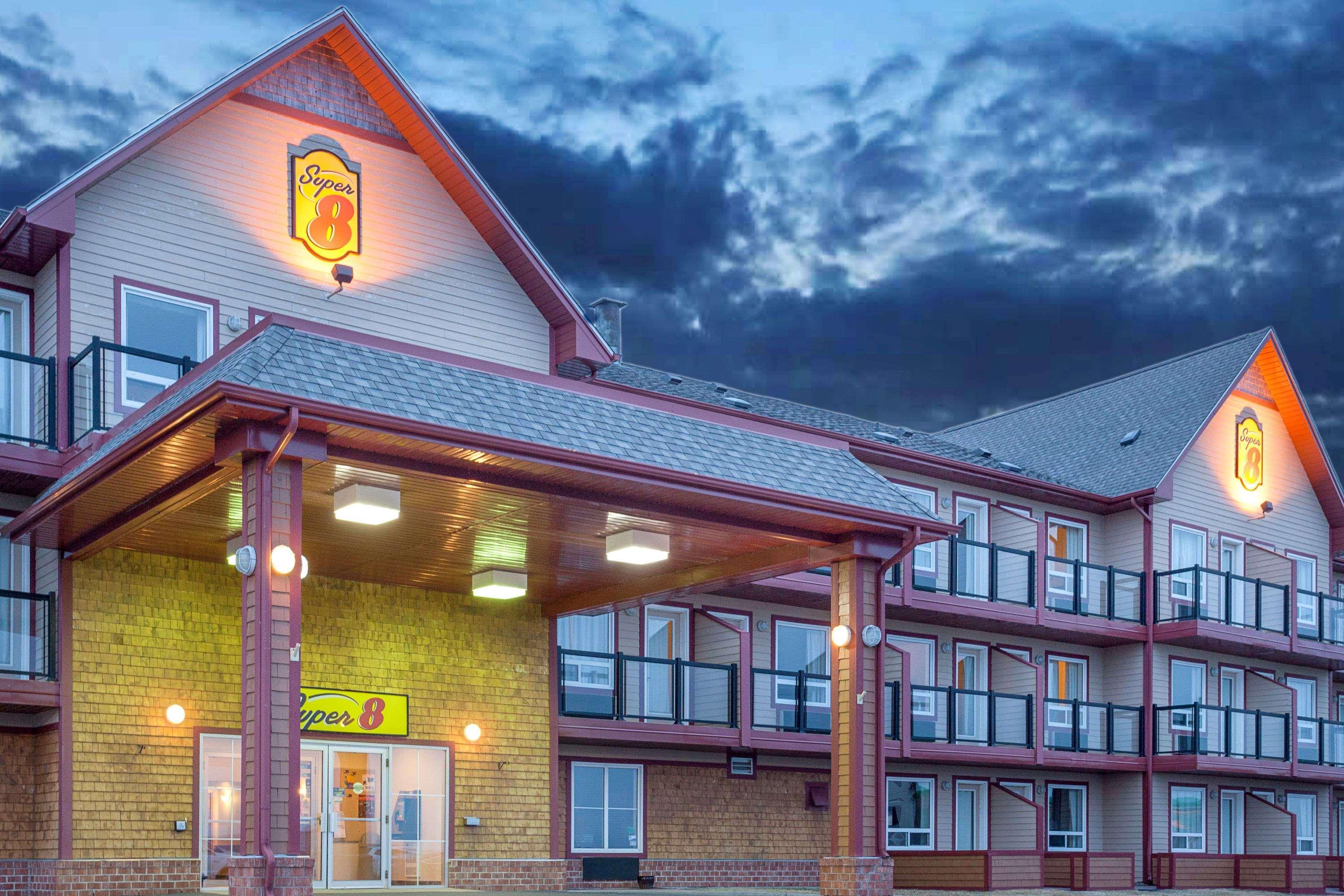 Hotel Super 8 By Wyndham Caraquet Exterior foto