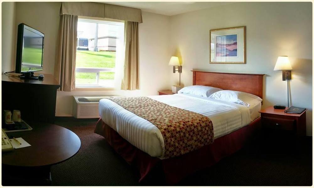 Hotel Super 8 By Wyndham Caraquet Exterior foto