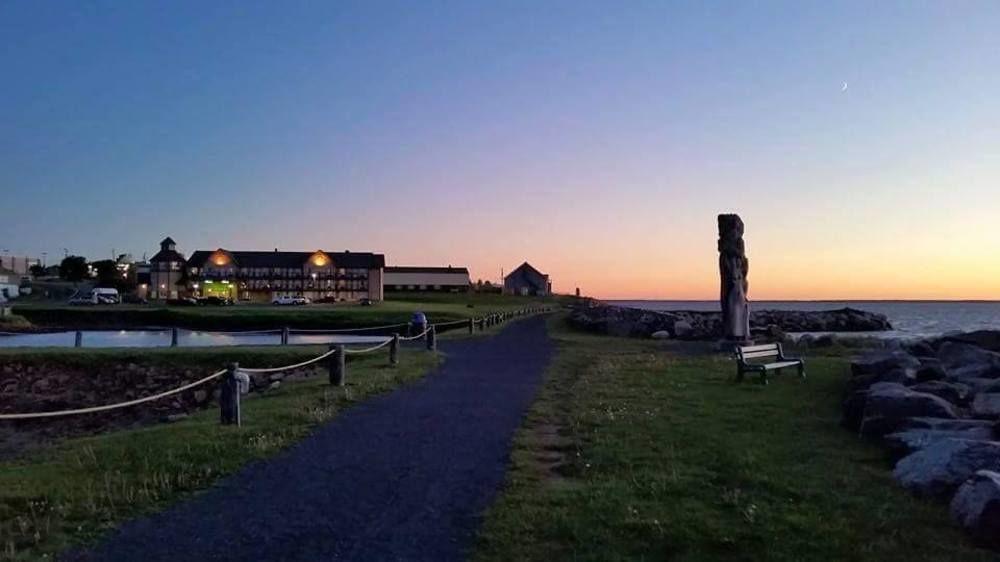 Hotel Super 8 By Wyndham Caraquet Exterior foto