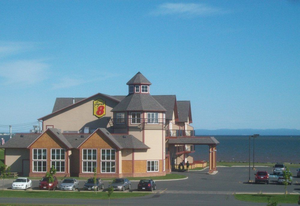 Hotel Super 8 By Wyndham Caraquet Exterior foto