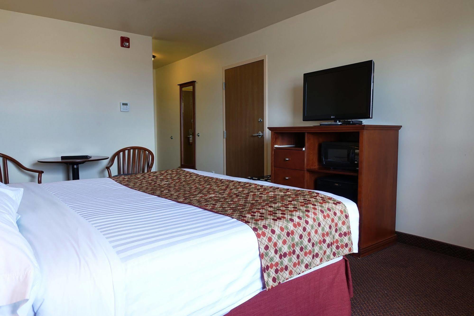 Hotel Super 8 By Wyndham Caraquet Exterior foto